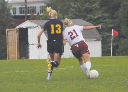 Defending the Field: The Bulldogs played both Winona State University and Minnesota State University this weekend losing both matches, which brings the Bulldog record to 0-2-0. Ferris State hits the field next on Wednesday defending against Grand Valley State. Photo By: Kate Dupon | Photo Editor